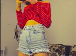 Sexy Adolescent Maigre En Webcam Show.