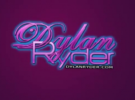 Gorgeous Warner Ryder Jouant Sur Son Arraché à Côté Du Miroir