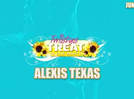 Alexis, La Chérie Texane à Lunettes, Se Fait Doigter Le Cul Par Un étalon.