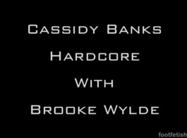 Cassidy Banks Est Bon Pour Sucer Des Bites Et Faire Toutes Sortes De Choses Coquines, à La Maison